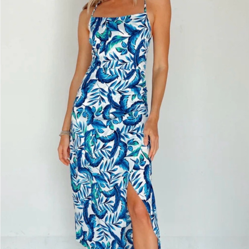 NWT Vestique Blue and Green Leaf Print Dress